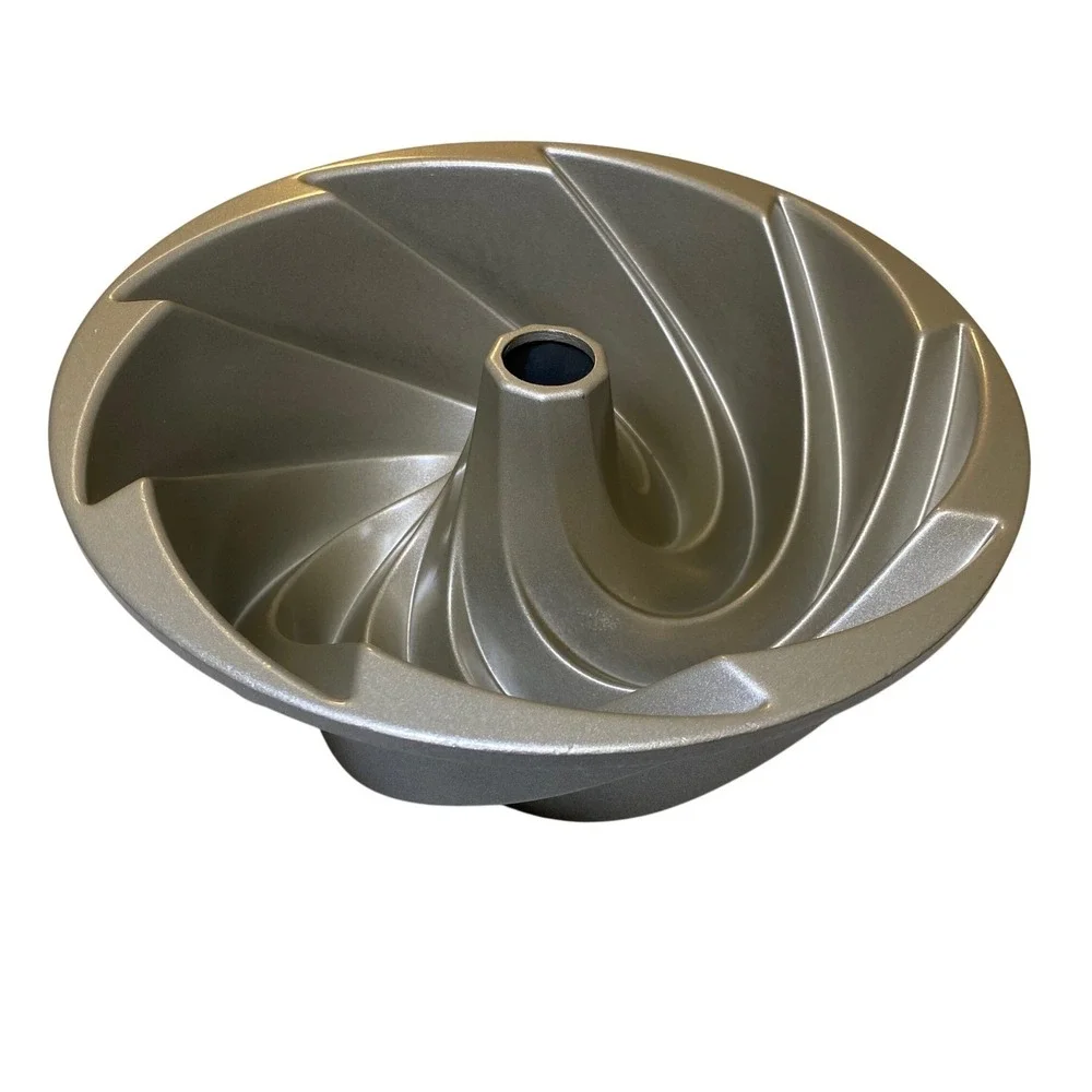 Nordic Ware Heritage Bundt Pan 10 Cup Cast Aluminum Nonstick Cake Mold USA